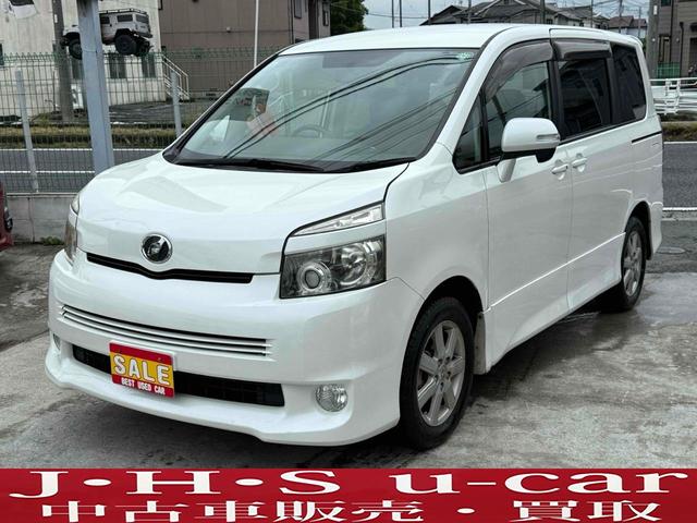 トヨタ　ヴォクシー　ＺＳ　ＥＴＣ　バックカメラ　ナビ　ＴＶ　両側スライド・片側電動　ＨＩＤ　スマートキー　電動格納ミラー　後席モニター　３列シート　ウォークスルー　ＣＶＴ　アルミホイール　盗難防止システム　衝突安全ボディ